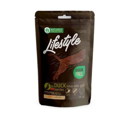 Nature\'s Protection Лакомства для котов Lifestyle snacks Утка и ягоды годжи 75 г